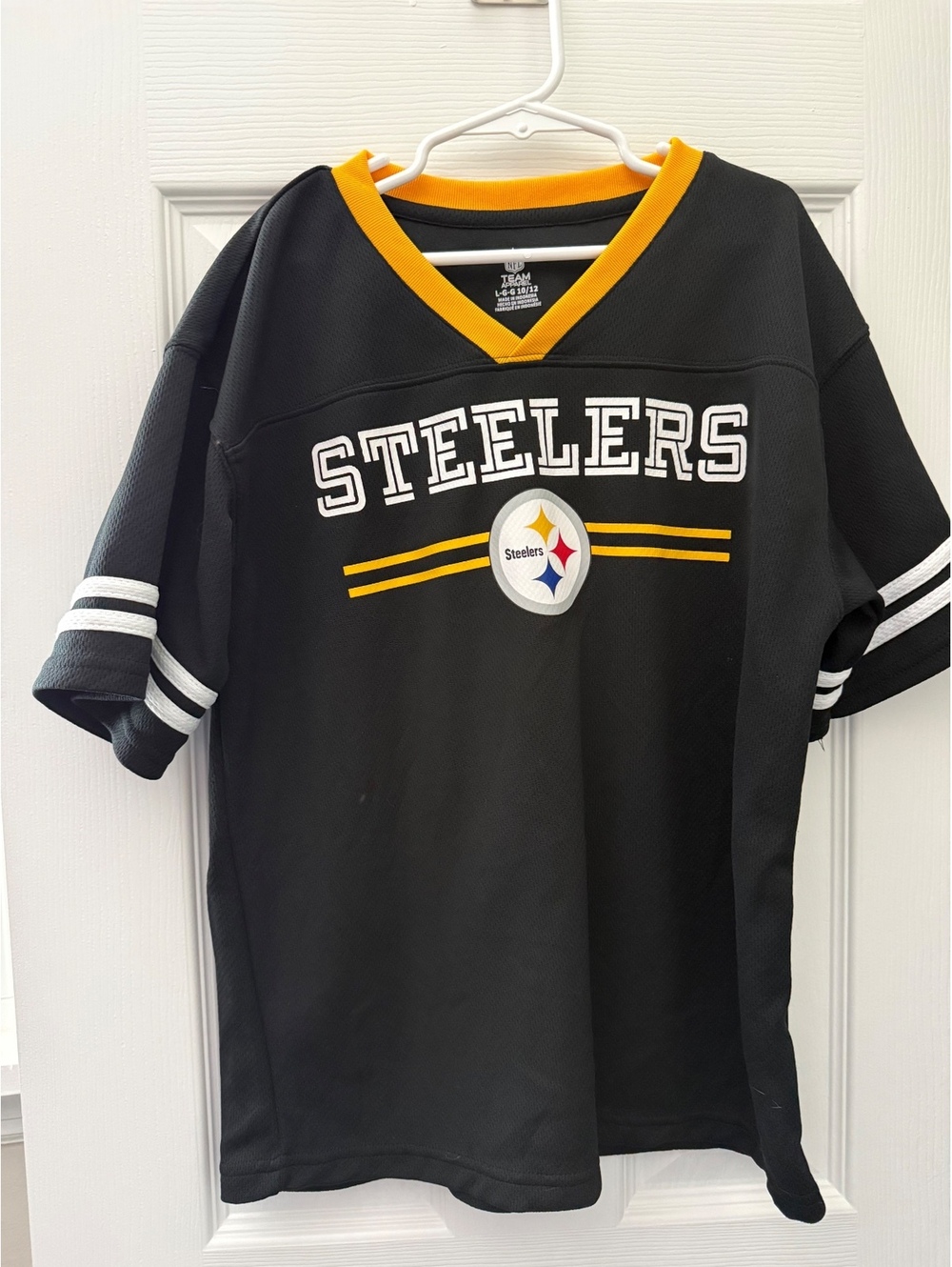 Pittsburgh Steelers black V-neck shirt